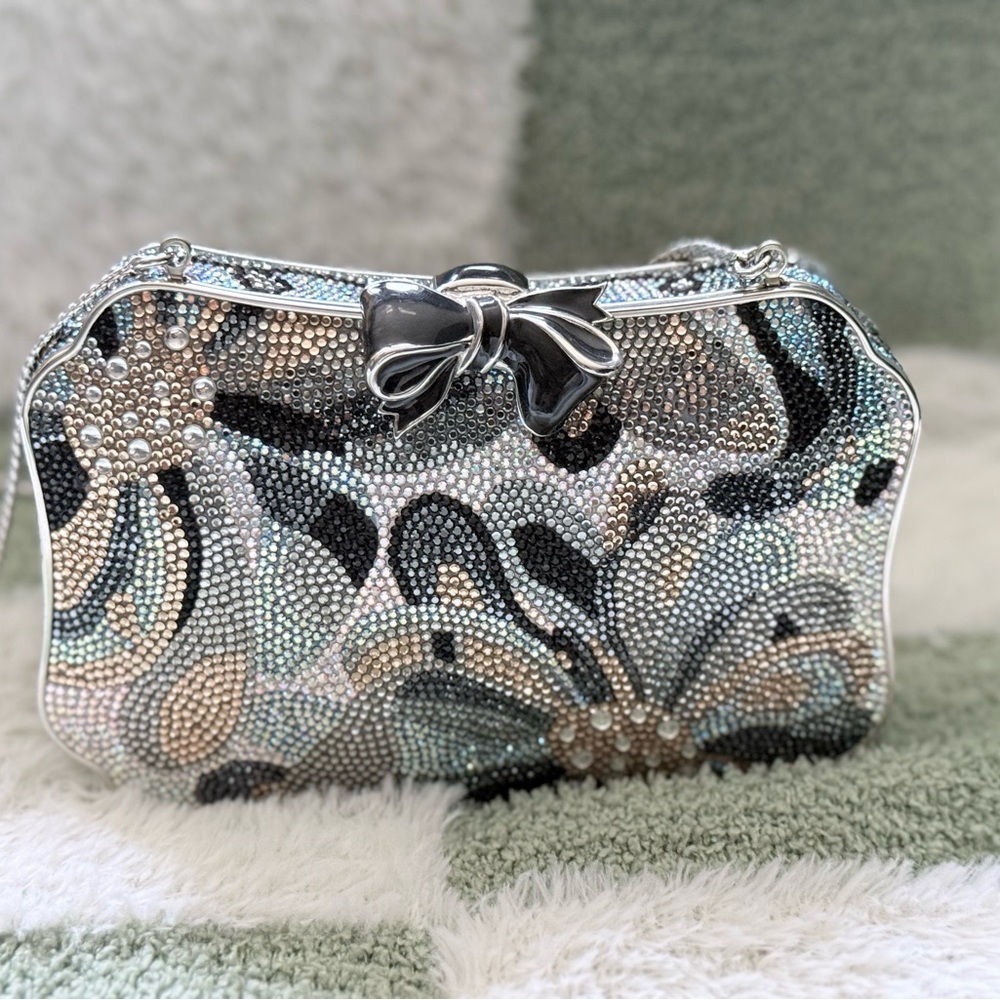 Judith Leiber Crystal Bow Minaudière NWT & Certificate